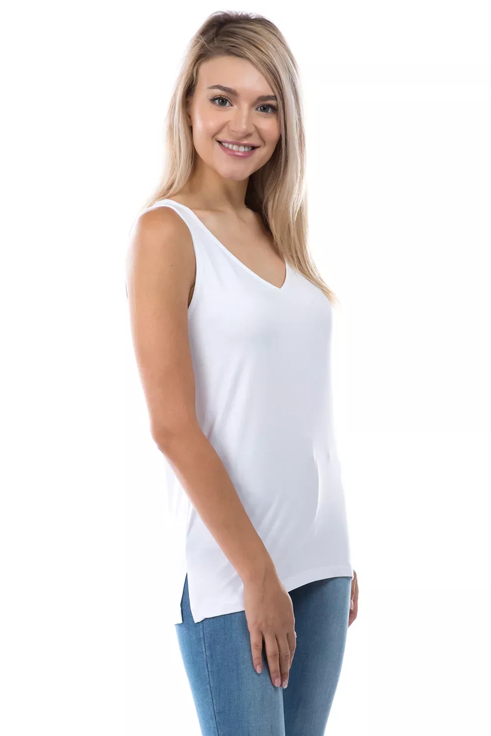 SLINKY KNIT SLEEVELESS V NECK TOP - WHITE